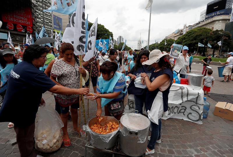  Soziale Gruppen in Argentinien werfen TÃ¶pfe auf die StraÃŸe und protestieren gegen Macri