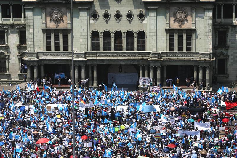  Zivilsektoren werden mit Protest den RÃ¼cktritt des PrÃ¤sidenten von Guatemala