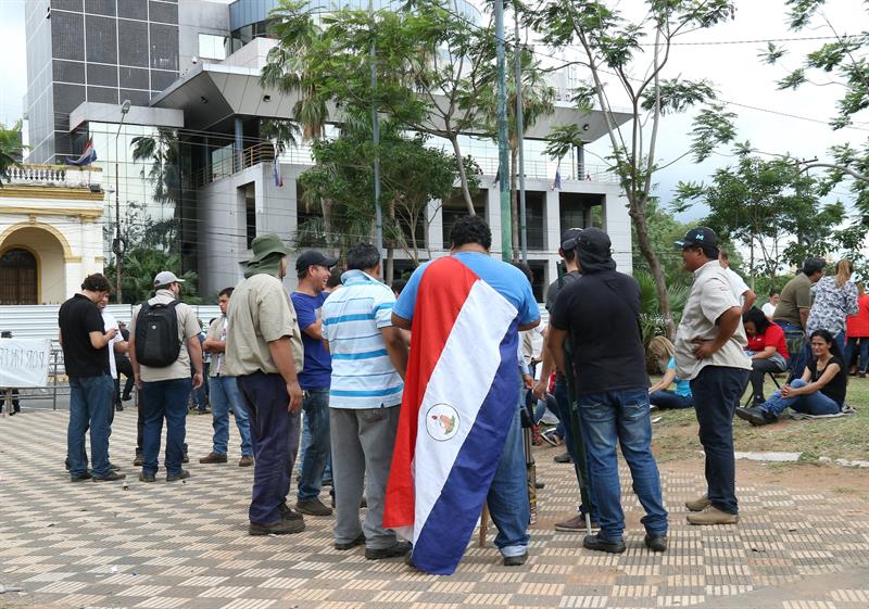  Die paraguayische staatliche ElektrizitÃ¤tsvereinigung sieht die Kosten des Personalaufbaus "aufgeblÃ¤ht"