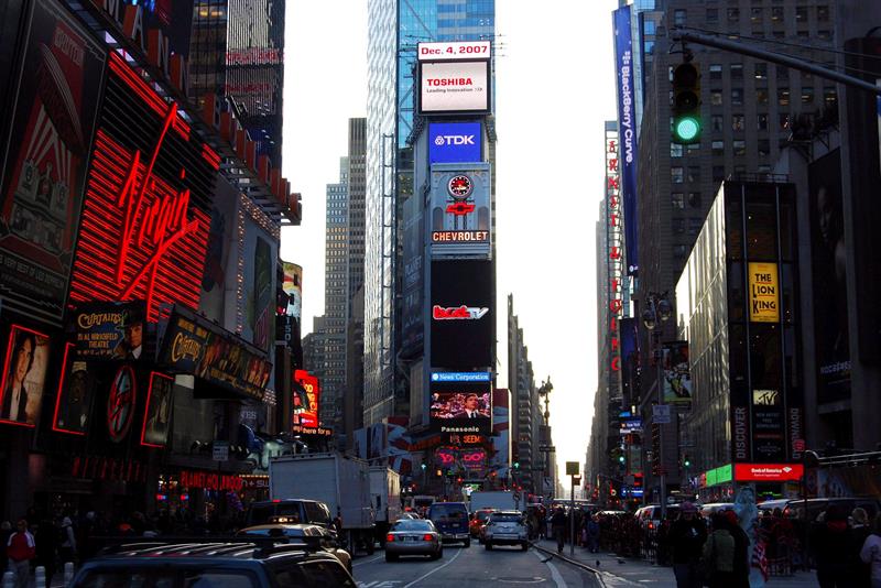  Toshiba wird sein New Yorker Times Square-Logo wegen Schnitten entfernen
