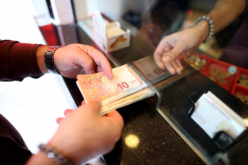  Die tÃ¼rkische Lira fÃ¤llt gegenÃ¼ber dem Euro und dem Dollar auf ihr historisches Tief
