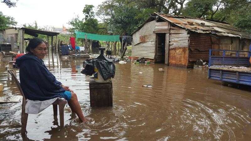  Nachbarn der bescheidenen Nachbarschaft von AsunciÃ³n marschieren fÃ¼r eine LÃ¶sung zu Ãœberschwemmungen